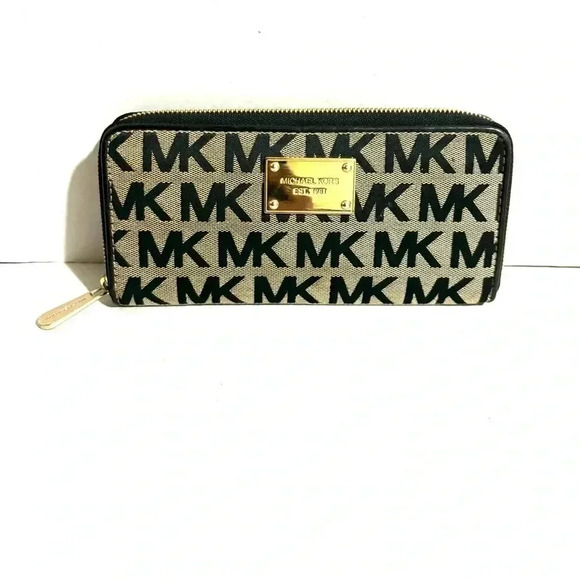 Michael Kors MK signature print canvas wallet - Picture 5 of 7